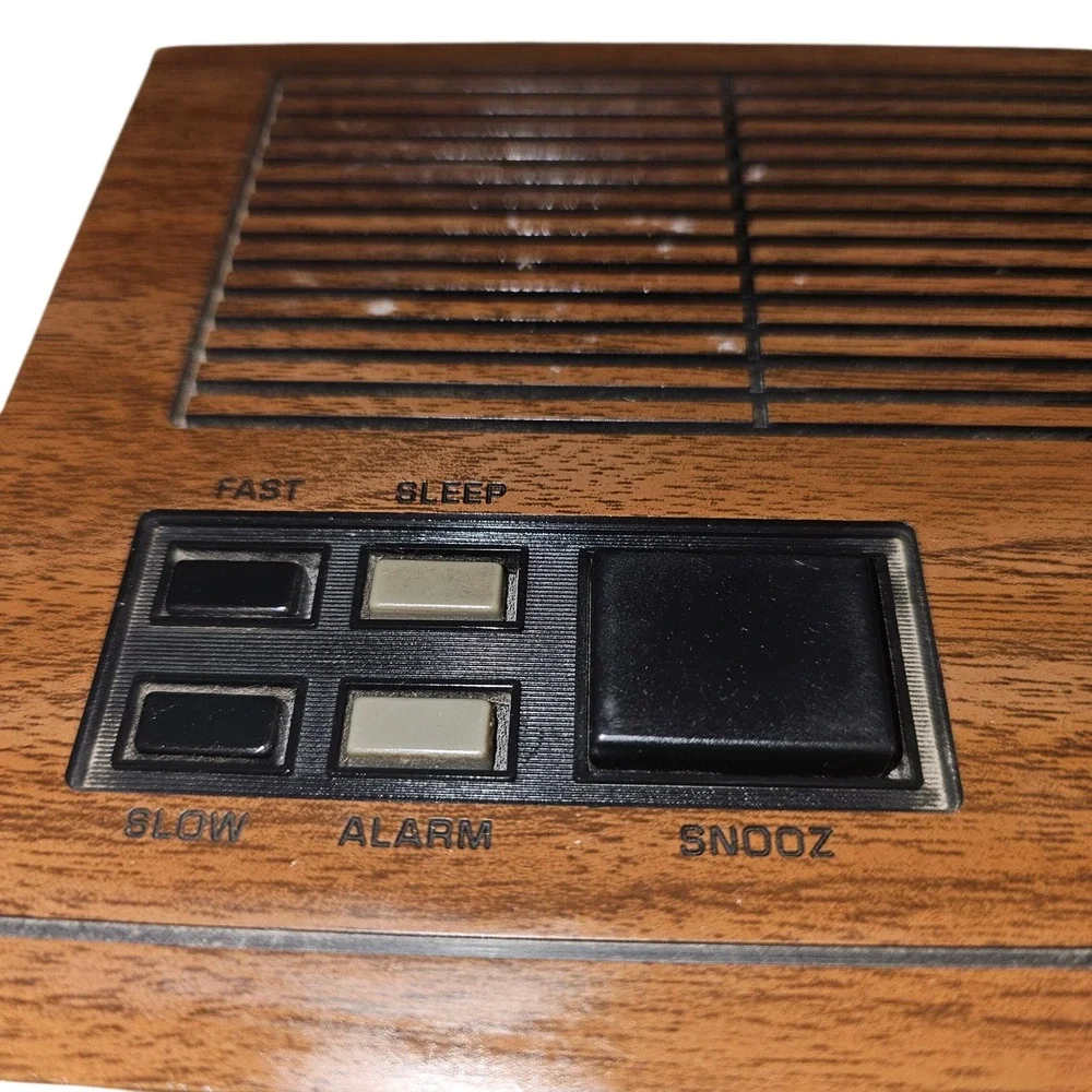 Vintage General Electric AM/FM Digital Clock Radio Walnut Grain 7-4640D analog